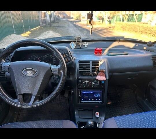 Черный ВАЗ 2110, объемом двигателя 1.6 л и пробегом 200 тыс. км за 1800 $, фото 4 на Automoto.ua