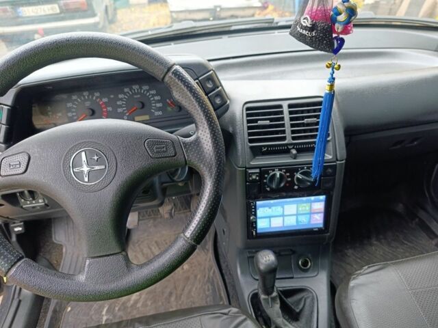 Черный ВАЗ 2110, объемом двигателя 1.6 л и пробегом 230 тыс. км за 1547 $, фото 4 на Automoto.ua