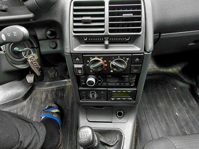 Черный ВАЗ 2110, объемом двигателя 1.6 л и пробегом 232 тыс. км за 2000 $, фото 2 на Automoto.ua