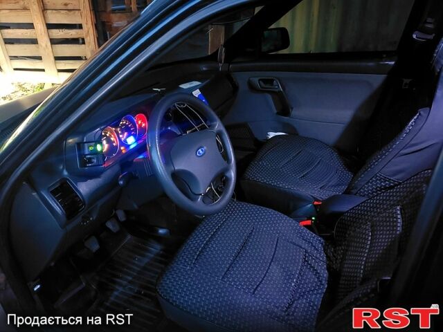 Черный ВАЗ 2110, объемом двигателя 1.6 л и пробегом 300 тыс. км за 1750 $, фото 4 на Automoto.ua