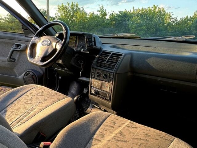 Чорний ВАЗ 2110, об'ємом двигуна 1.6 л та пробігом 114 тис. км за 2550 $, фото 6 на Automoto.ua