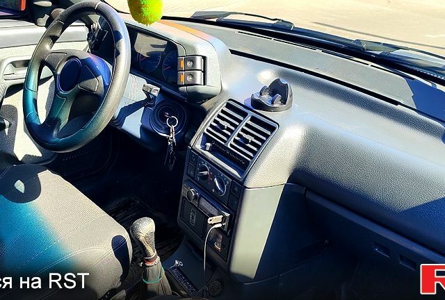 Чорний ВАЗ 2110, об'ємом двигуна 1.6 л та пробігом 396 тис. км за 1900 $, фото 5 на Automoto.ua