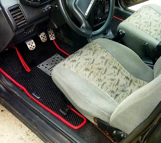 Черный ВАЗ 2110, объемом двигателя 1.6 л и пробегом 202 тыс. км за 2500 $, фото 4 на Automoto.ua