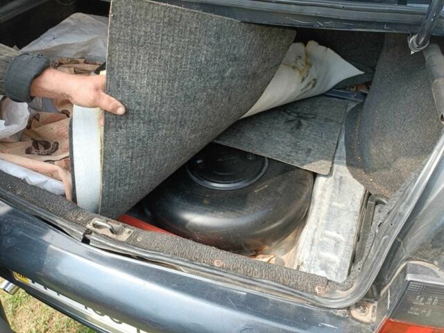 Черный ВАЗ 2110, объемом двигателя 1.6 л и пробегом 211 тыс. км за 2400 $, фото 7 на Automoto.ua