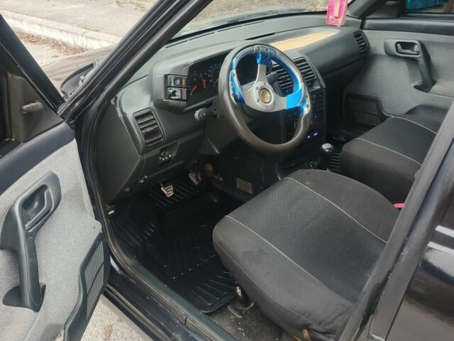 Черный ВАЗ 2110, объемом двигателя 1 л и пробегом 175 тыс. км за 1500 $, фото 4 на Automoto.ua