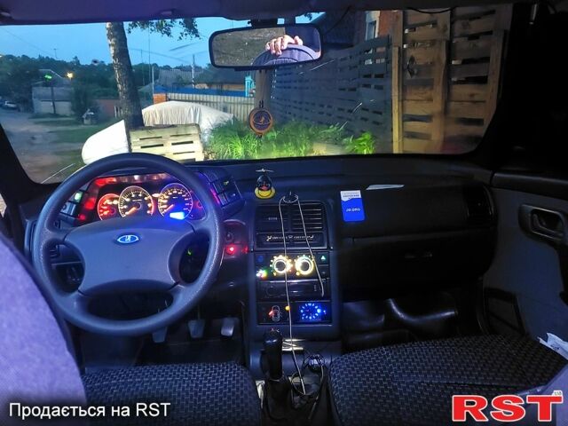 Черный ВАЗ 2110, объемом двигателя 1.6 л и пробегом 300 тыс. км за 1750 $, фото 5 на Automoto.ua