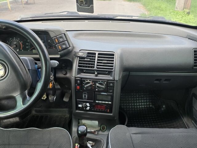 Черный ВАЗ 2110, объемом двигателя 1.6 л и пробегом 348 тыс. км за 2000 $, фото 2 на Automoto.ua