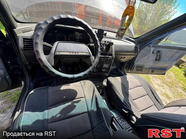Черный ВАЗ 2110, объемом двигателя 1.6 л и пробегом 203 тыс. км за 1700 $, фото 5 на Automoto.ua
