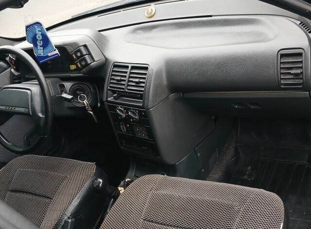 Чорний ВАЗ 2110, об'ємом двигуна 1.6 л та пробігом 150 тис. км за 1350 $, фото 13 на Automoto.ua