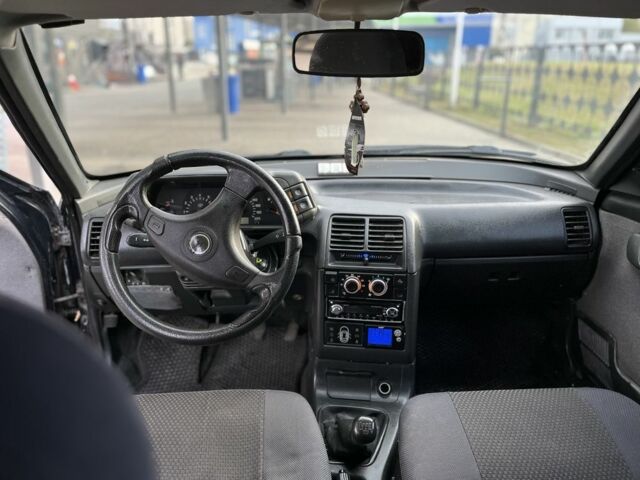Чорний ВАЗ 2110, об'ємом двигуна 1.6 л та пробігом 222 тис. км за 1900 $, фото 7 на Automoto.ua