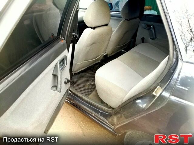 Черный ВАЗ 2110, объемом двигателя 16 л и пробегом 186 тыс. км за 2650 $, фото 9 на Automoto.ua