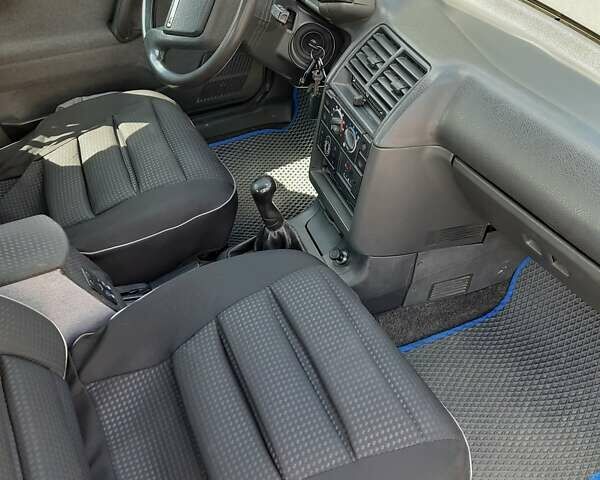 Чорний ВАЗ 2110, об'ємом двигуна 1.6 л та пробігом 310 тис. км за 2000 $, фото 3 на Automoto.ua