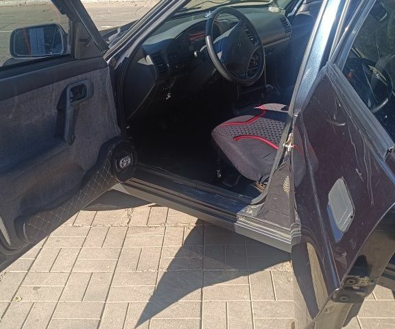 Чорний ВАЗ 2110, об'ємом двигуна 1.6 л та пробігом 182 тис. км за 2400 $, фото 6 на Automoto.ua