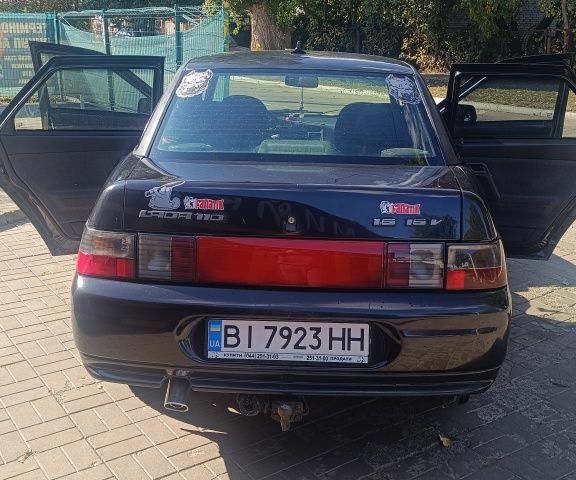 Чорний ВАЗ 2110, об'ємом двигуна 1.6 л та пробігом 182 тис. км за 2400 $, фото 2 на Automoto.ua