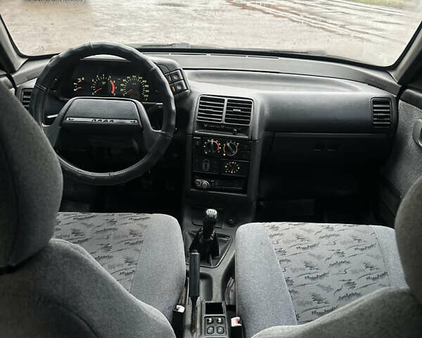 Чорний ВАЗ 2110, об'ємом двигуна 1.6 л та пробігом 166 тис. км за 1999 $, фото 8 на Automoto.ua