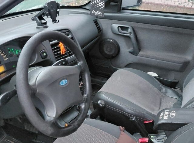 Черный ВАЗ 2110, объемом двигателя 1.6 л и пробегом 180 тыс. км за 1800 $, фото 4 на Automoto.ua