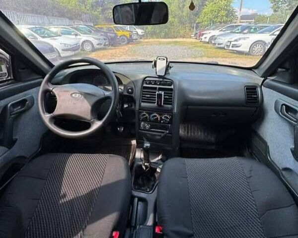 Чорний ВАЗ 2110, об'ємом двигуна 1.6 л та пробігом 265 тис. км за 2999 $, фото 6 на Automoto.ua