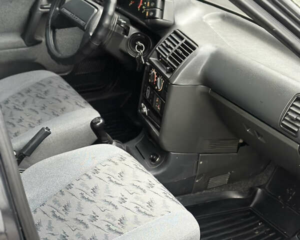 Чорний ВАЗ 2110, об'ємом двигуна 1.6 л та пробігом 166 тис. км за 1999 $, фото 6 на Automoto.ua