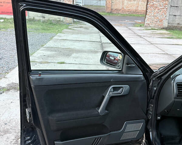 Черный ВАЗ 2110, объемом двигателя 1.6 л и пробегом 199 тыс. км за 1999 $, фото 6 на Automoto.ua