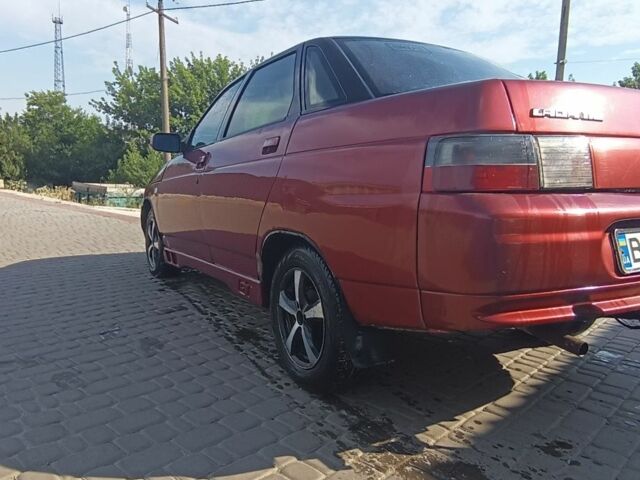 Красный ВАЗ 2110, объемом двигателя 1 л и пробегом 200 тыс. км за 1200 $, фото 2 на Automoto.ua