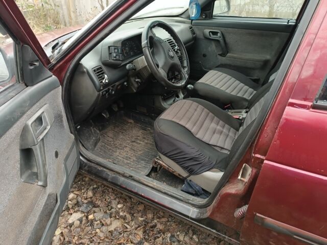 Красный ВАЗ 2110, объемом двигателя 0 л и пробегом 280 тыс. км за 852 $, фото 5 на Automoto.ua