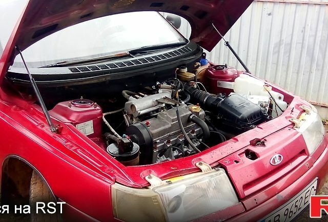 Красный ВАЗ 2110, объемом двигателя 1.6 л и пробегом 350 тыс. км за 1250 $, фото 4 на Automoto.ua