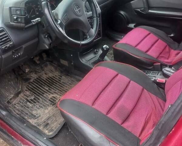 Красный ВАЗ 2110, объемом двигателя 1.5 л и пробегом 350 тыс. км за 2126 $, фото 3 на Automoto.ua