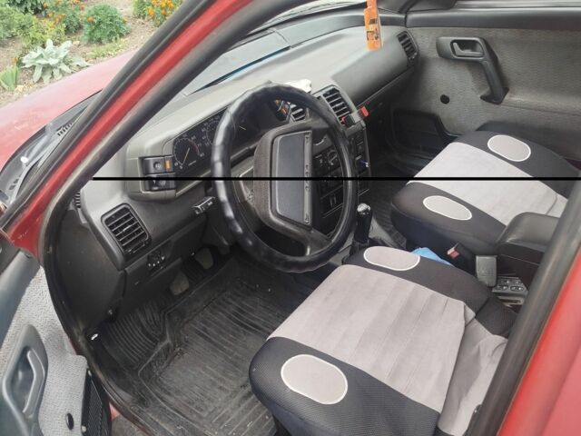 Красный ВАЗ 2110, объемом двигателя 1.5 л и пробегом 400 тыс. км за 1300 $, фото 2 на Automoto.ua