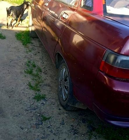 ВАЗ 2110 2001 в Краснокутске на Automoto.ua Красный ВАЗ 2110, объемом двигателя 1.5 л и пробегом 130 тыс. км за 1000 $, фото 1 на Automoto.ua