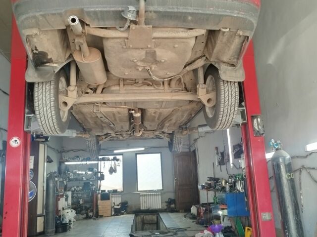 Красный ВАЗ 2110, объемом двигателя 1.5 л и пробегом 400 тыс. км за 1300 $, фото 4 на Automoto.ua