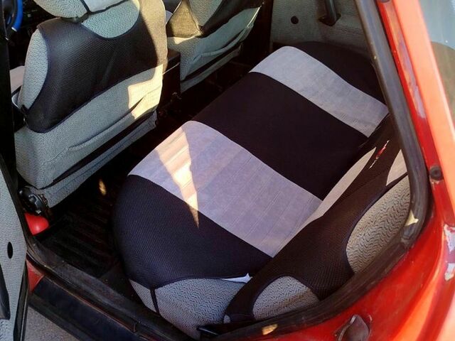 Красный ВАЗ 2110, объемом двигателя 1.5 л и пробегом 240 тыс. км за 1300 $, фото 4 на Automoto.ua