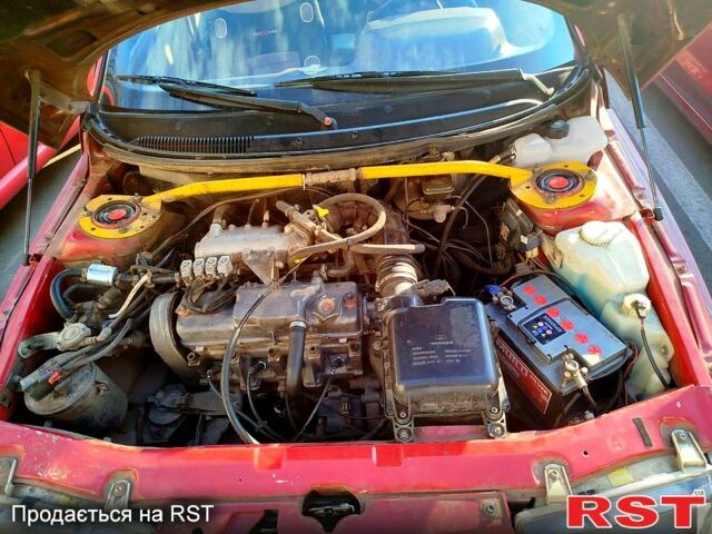 Красный ВАЗ 2110, объемом двигателя 1.5 л и пробегом 240 тыс. км за 1300 $, фото 2 на Automoto.ua