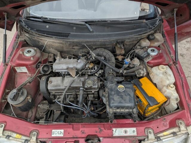 Красный ВАЗ 2110, объемом двигателя 1.5 л и пробегом 233 тыс. км за 1500 $, фото 6 на Automoto.ua