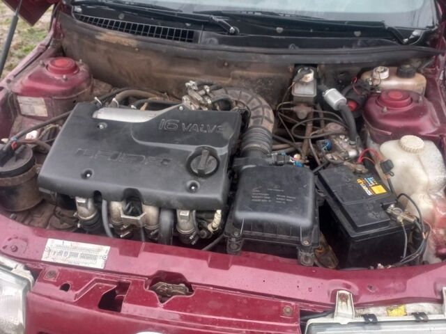 Красный ВАЗ 2110, объемом двигателя 1.5 л и пробегом 350 тыс. км за 2126 $, фото 6 на Automoto.ua