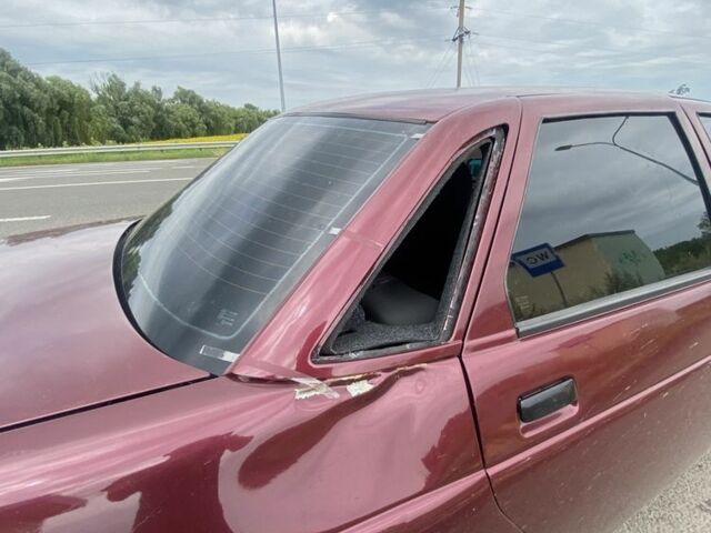 Красный ВАЗ 2110, объемом двигателя 1.5 л и пробегом 220 тыс. км за 2000 $, фото 6 на Automoto.ua