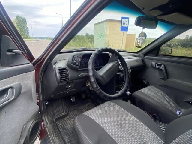 Красный ВАЗ 2110, объемом двигателя 1.5 л и пробегом 220 тыс. км за 2000 $, фото 4 на Automoto.ua