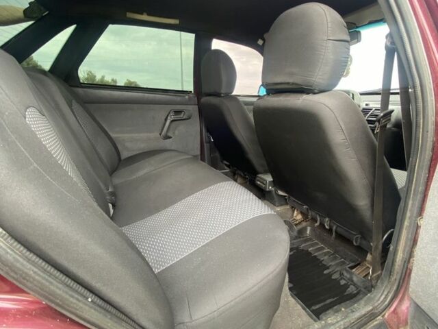 Красный ВАЗ 2110, объемом двигателя 1.5 л и пробегом 220 тыс. км за 2000 $, фото 5 на Automoto.ua