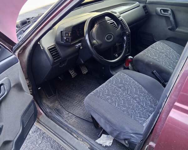 Красный ВАЗ 2110, объемом двигателя 1.5 л и пробегом 300 тыс. км за 1600 $, фото 1 на Automoto.ua