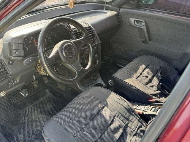 ВАЗ 2110 2004 в Одессе на Automoto.ua Красный ВАЗ 2110, объемом двигателя 0.9 л и пробегом 300 тыс. км за 1150 $, фото 5 на Automoto.ua