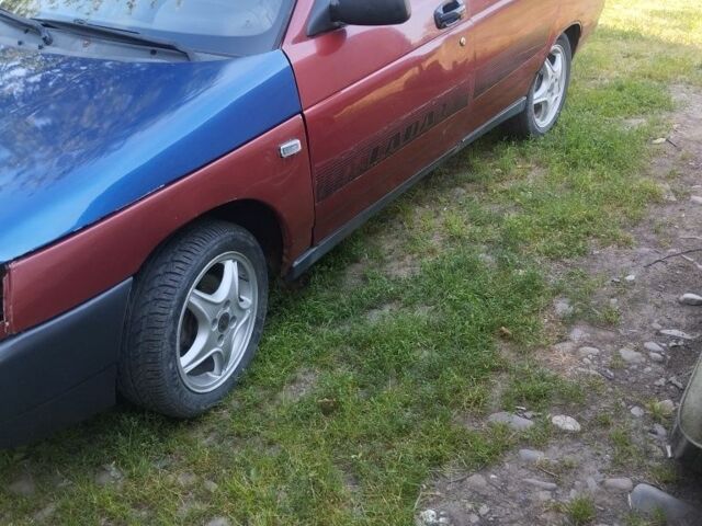 Красный ВАЗ 2110, объемом двигателя 1 л и пробегом 176 тыс. км за 700 $, фото 3 на Automoto.ua