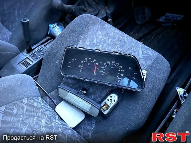 ВАЗ 2110 2005 в Николаеве на Automoto.ua Красный ВАЗ 2110, объемом двигателя 1.5 л и пробегом 100 тыс. км за 1000 $, фото 3 на Automoto.ua