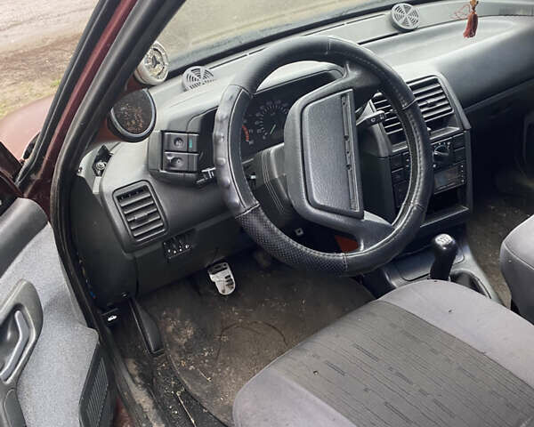 Красный ВАЗ 2110, объемом двигателя 1.6 л и пробегом 300 тыс. км за 800 $, фото 4 на Automoto.ua
