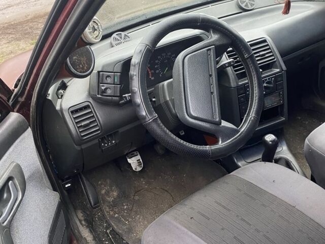 Красный ВАЗ 2110, объемом двигателя 1.6 л и пробегом 200 тыс. км за 800 $, фото 3 на Automoto.ua