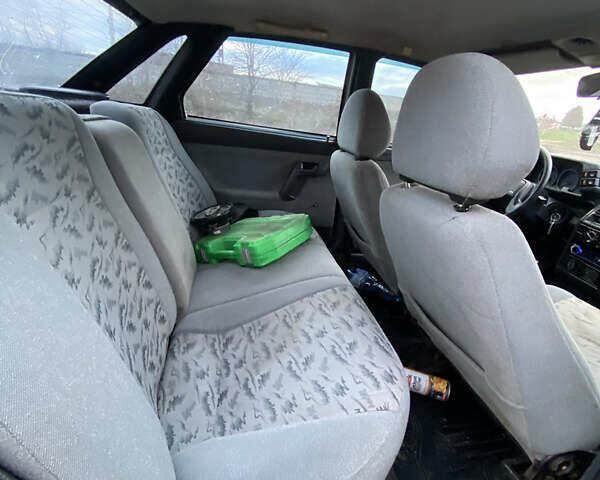 Красный ВАЗ 2110, объемом двигателя 1 л и пробегом 140 тыс. км за 1750 $, фото 8 на Automoto.ua