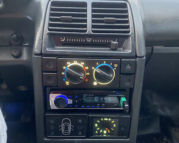 Красный ВАЗ 2110, объемом двигателя 1 л и пробегом 140 тыс. км за 1750 $, фото 15 на Automoto.ua