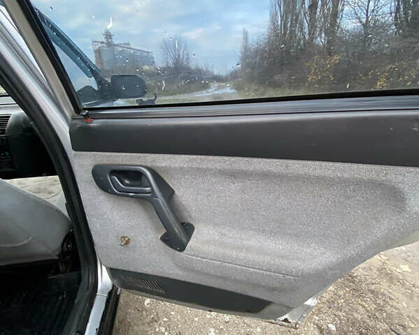 Красный ВАЗ 2110, объемом двигателя 1 л и пробегом 140 тыс. км за 1750 $, фото 9 на Automoto.ua