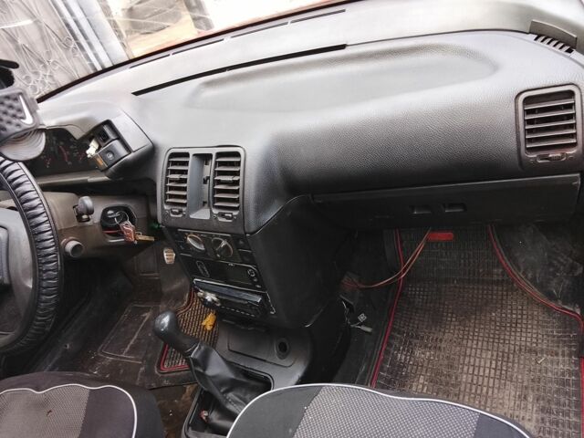 Красный ВАЗ 2110, объемом двигателя 1 л и пробегом 2 тыс. км за 1200 $, фото 3 на Automoto.ua