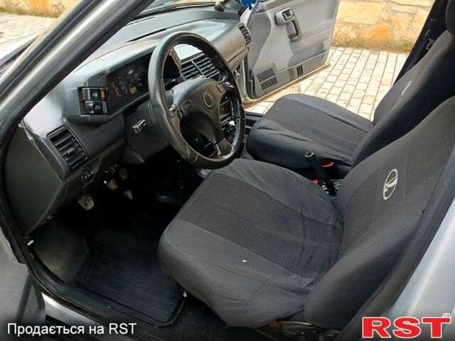 ВАЗ 2110, объемом двигателя 1.6 л и пробегом 163 тыс. км за 2000 $, фото 4 на Automoto.ua