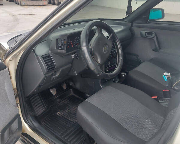 ВАЗ 2110 2006 у Тульчине на Automoto.ua Жовтий ВАЗ 2110, об'ємом двигуна 1.6 л та пробігом 152 тис. км за 2500 $, фото 12 на Automoto.ua