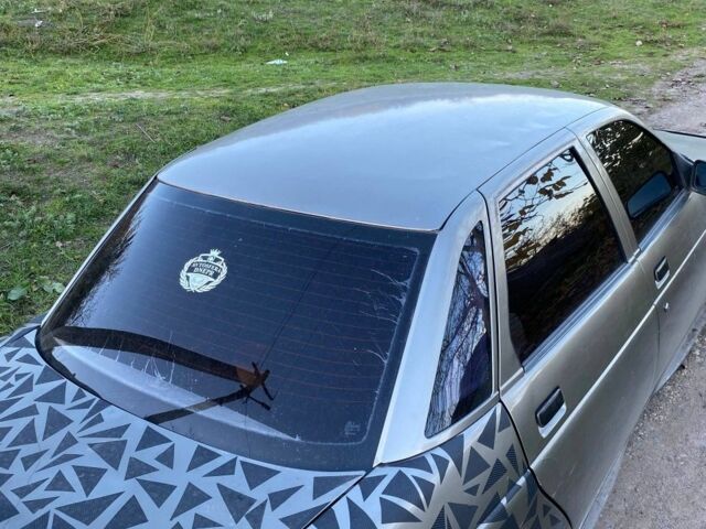 Серый ВАЗ 2110, объемом двигателя 1.5 л и пробегом 250 тыс. км за 800 $, фото 4 на Automoto.ua